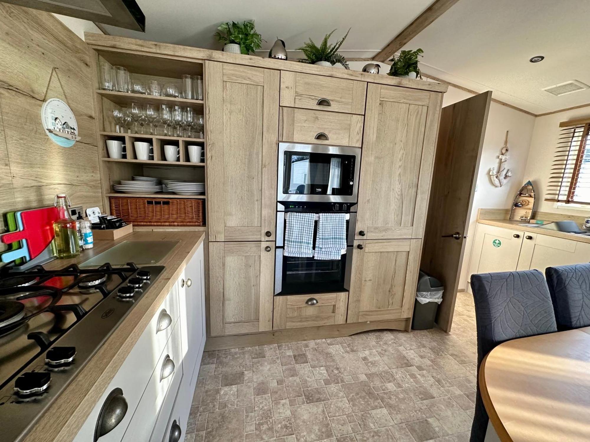 The Boat House, Hot Tub Lodge South Cerney Bagian luar foto