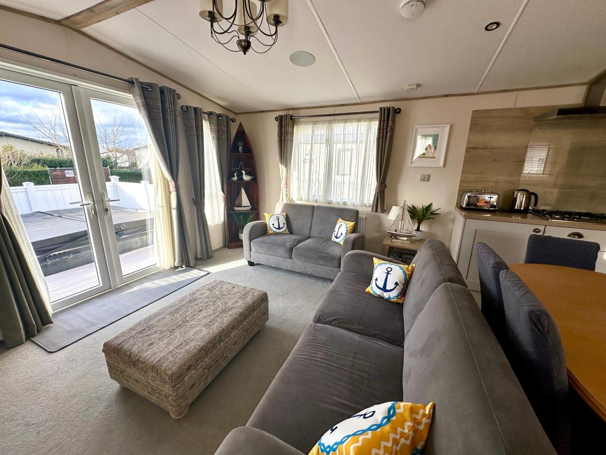 The Boat House, Hot Tub Lodge South Cerney Bagian luar foto