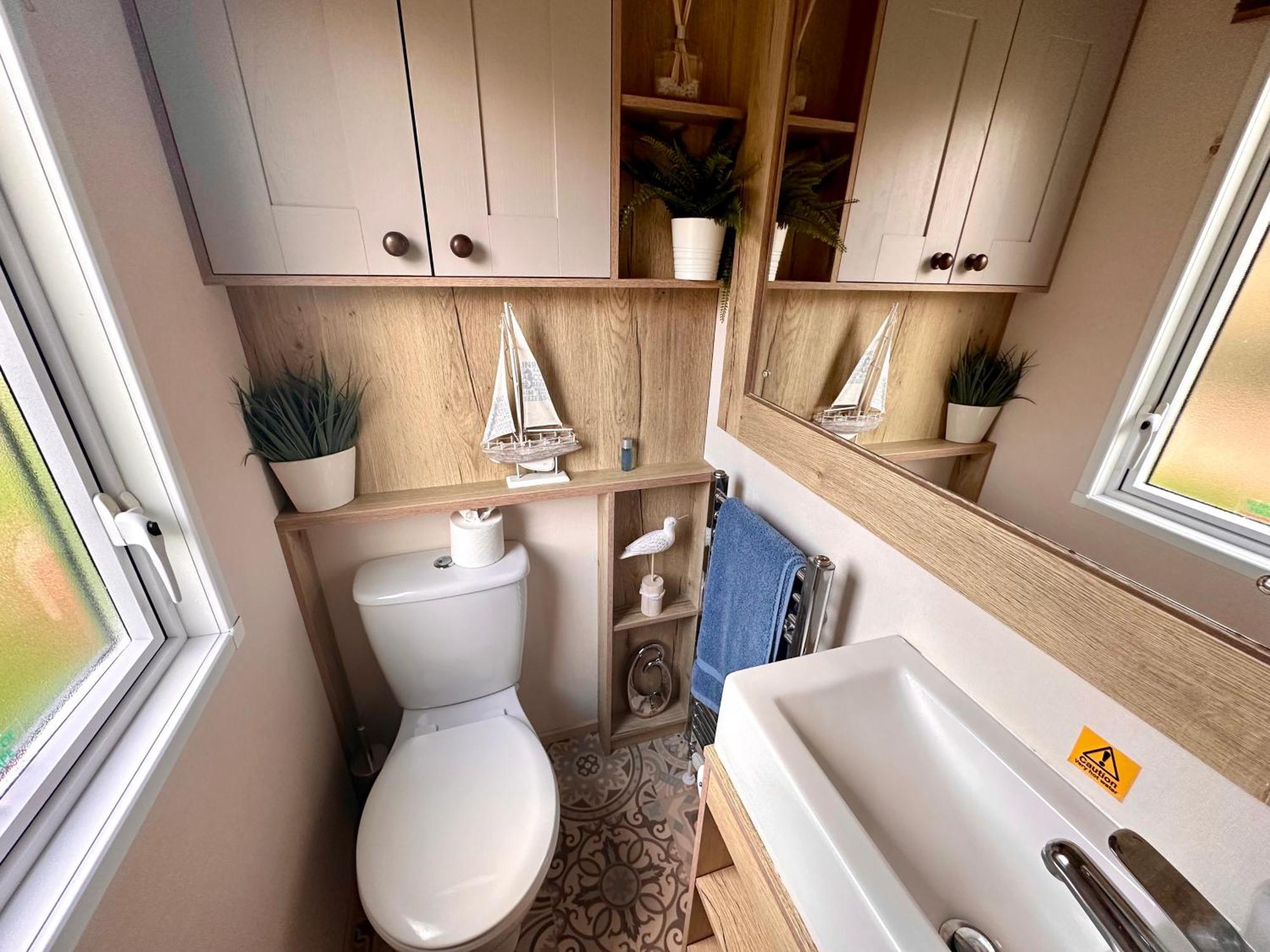 The Boat House, Hot Tub Lodge South Cerney Bagian luar foto