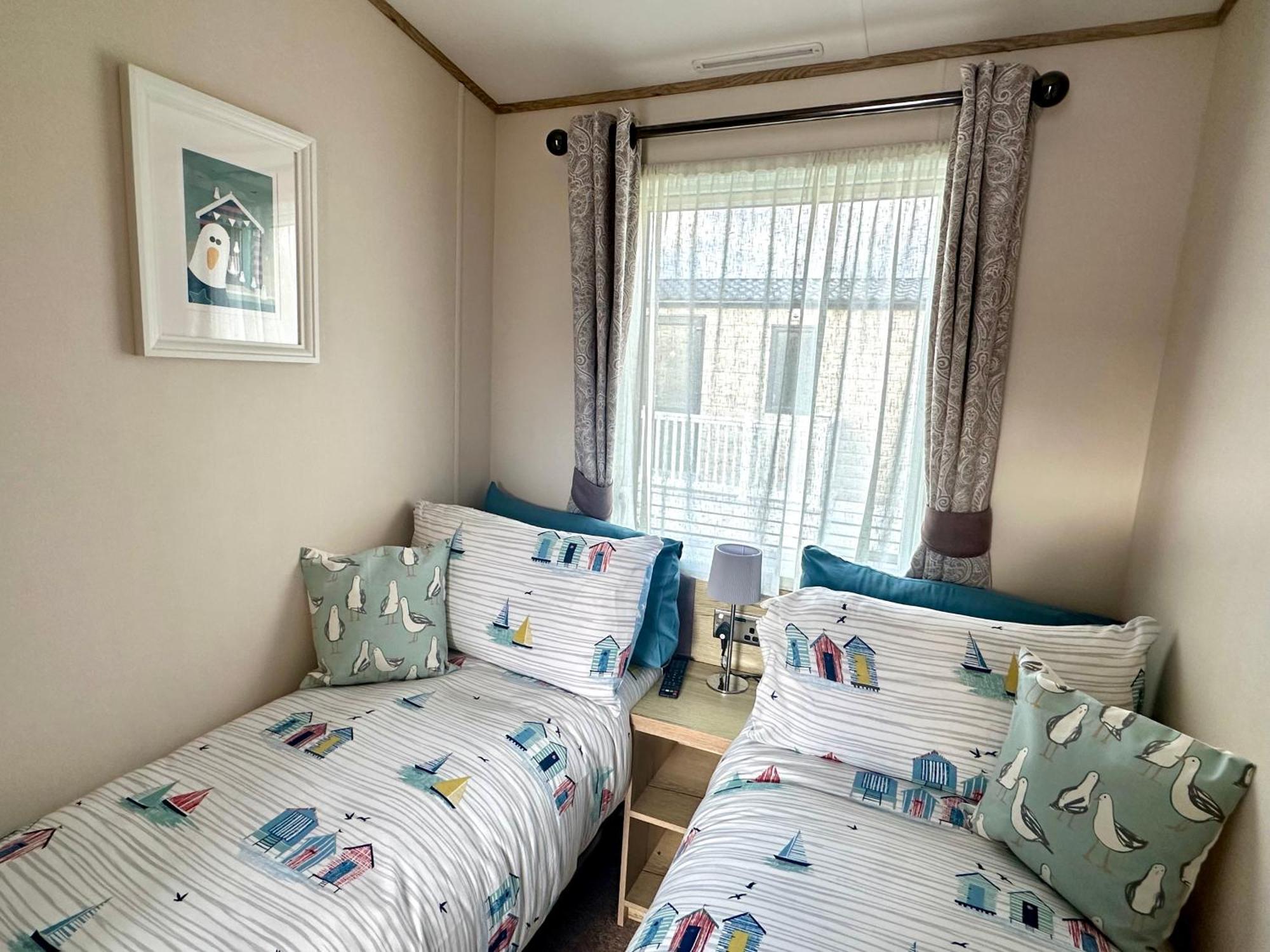 The Boat House, Hot Tub Lodge South Cerney Bagian luar foto