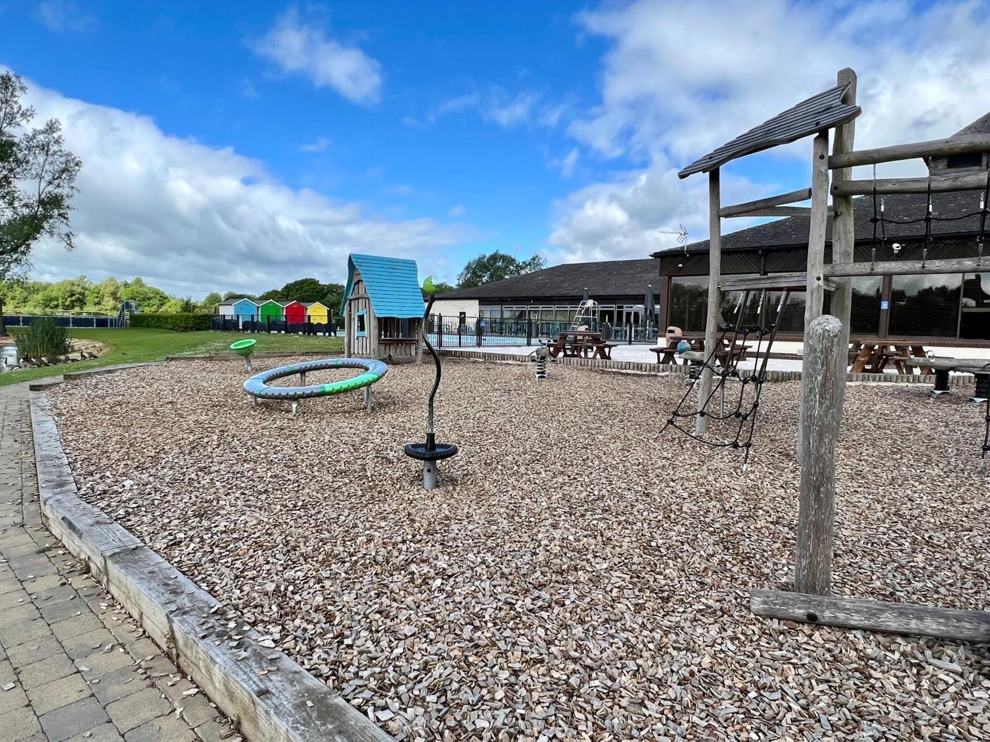 The Boat House, Hot Tub Lodge South Cerney Bagian luar foto