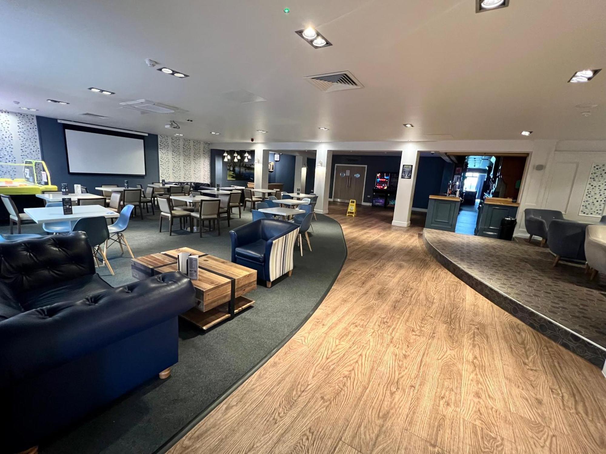 The Boat House, Hot Tub Lodge South Cerney Bagian luar foto