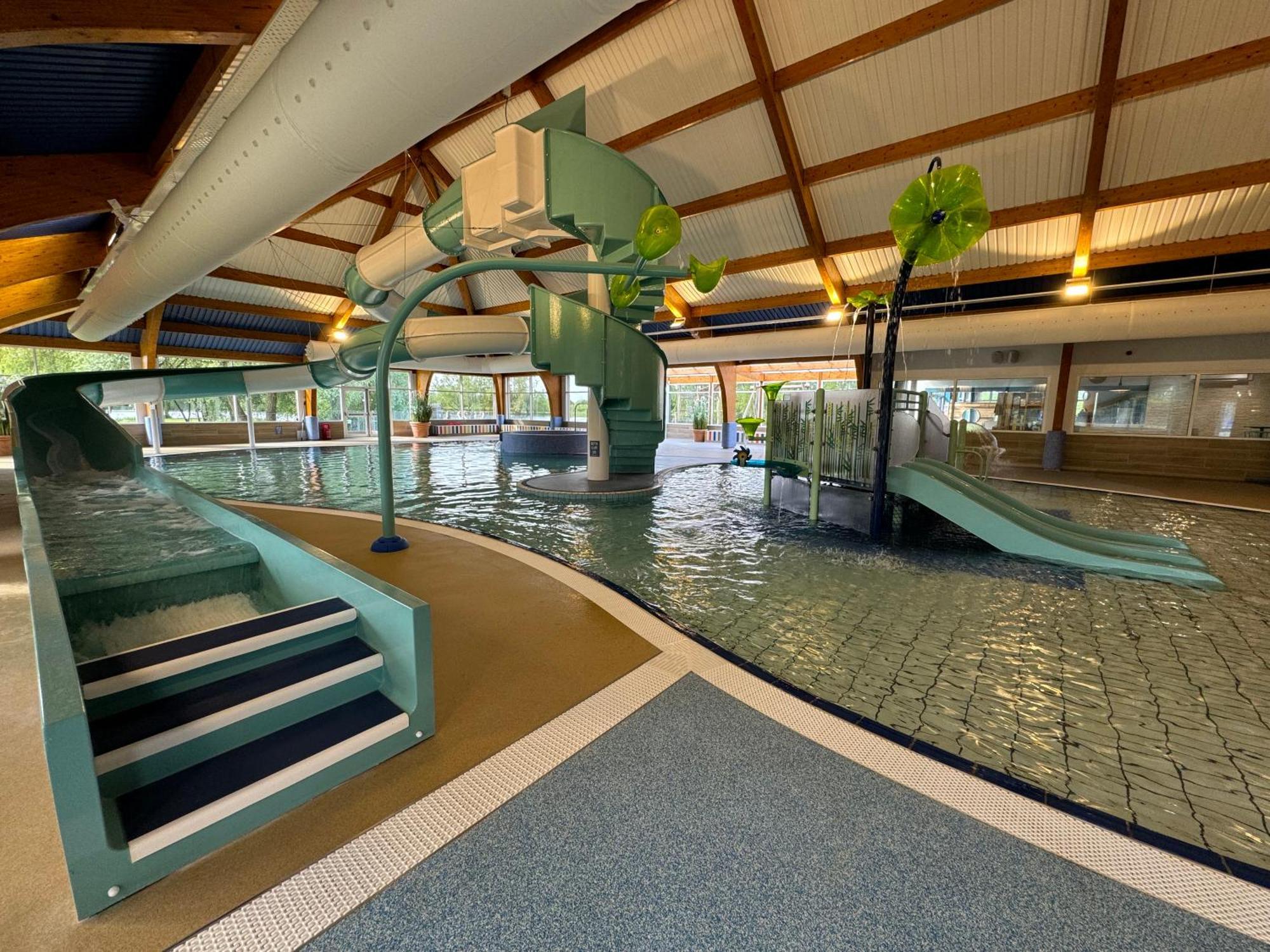 The Boat House, Hot Tub Lodge South Cerney Bagian luar foto